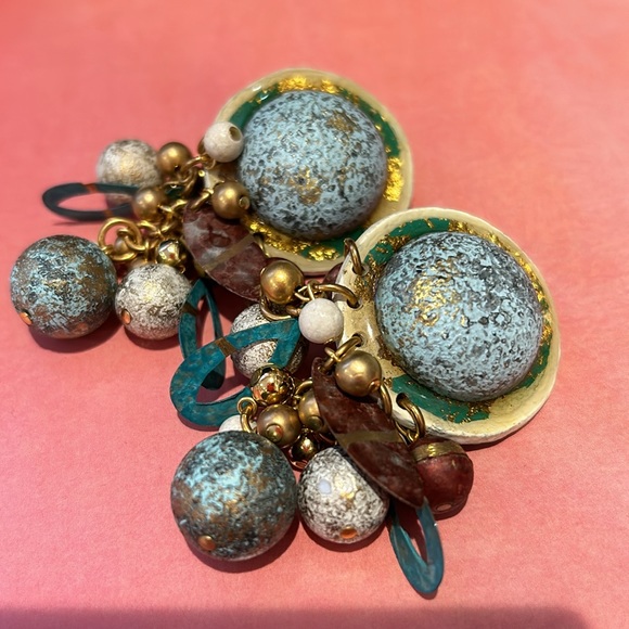 Vintage ‘80s IKARAMI Neutral Cream Turquoise Patina Earrings-Boutique - Picture 4 of 6